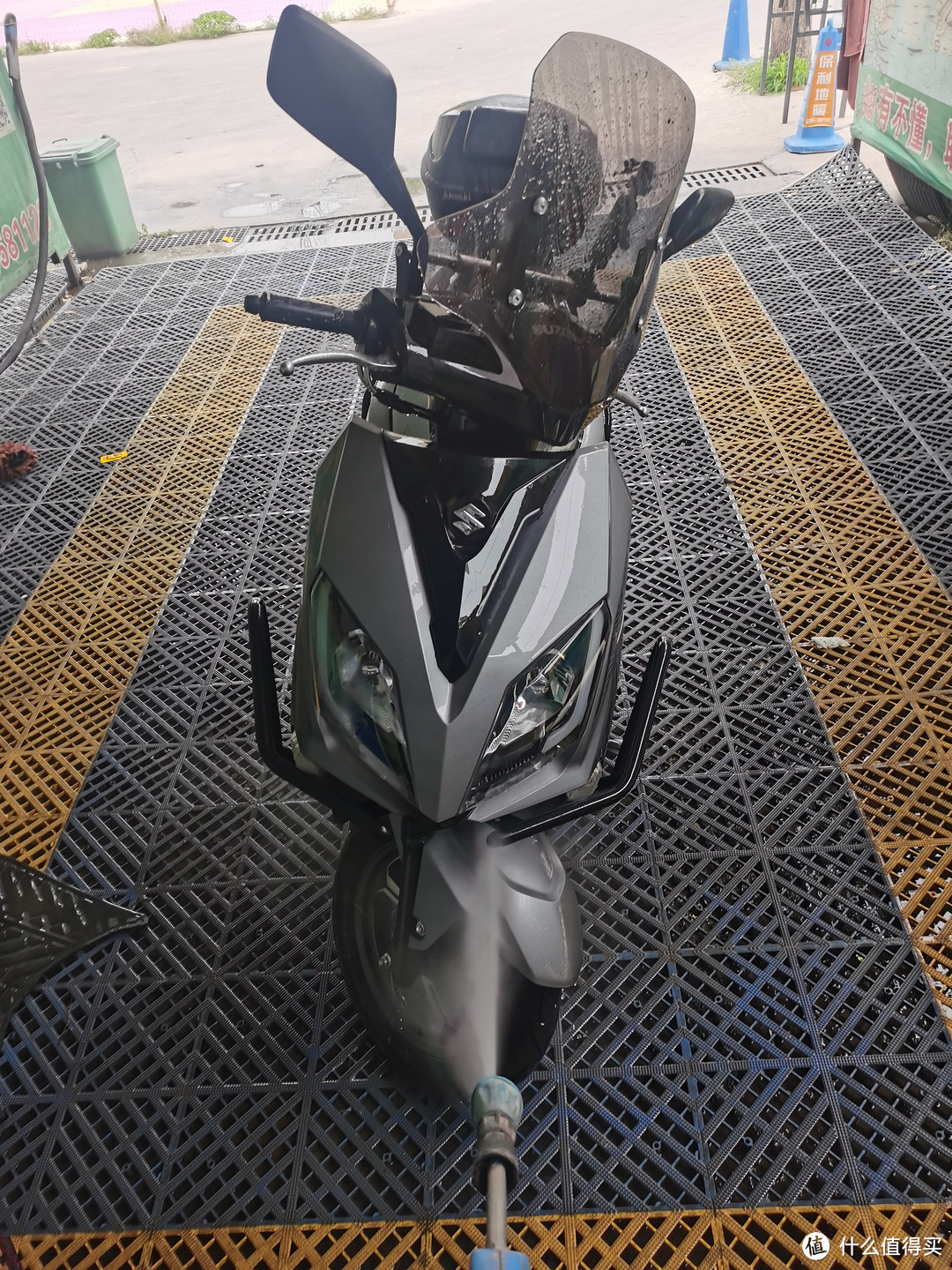 自助洗车?来感受下1元钱洗摩托车的快乐